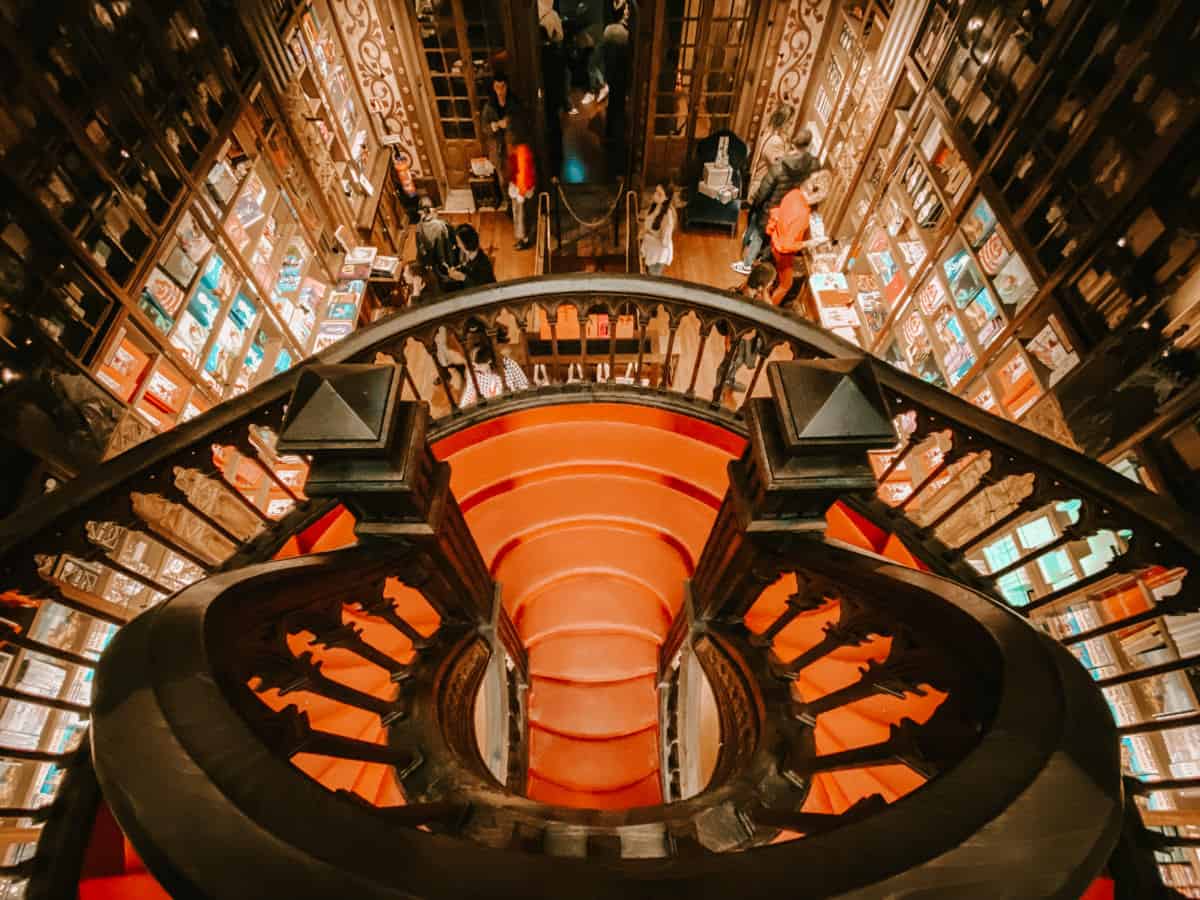 Livraria Lello bookstore, the most beautiful bookstore in the world!