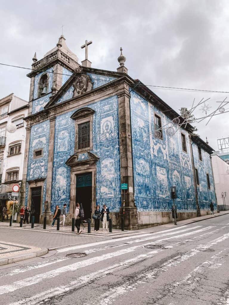 Viist the Capela das Almas or Chapel of Souls in Porto with rain. The chapel is richly decorated with blue and white tiles from the outside and is one of the most beautiful churches in Porto